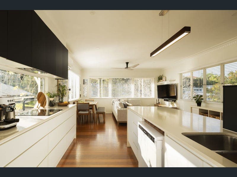 18 Salisbury Street, Indooroopilly — photo 1 of 5