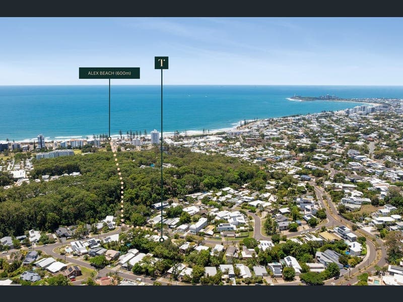 27 Yoomba Crescent, Alexandra Headland — photo 1 of 5