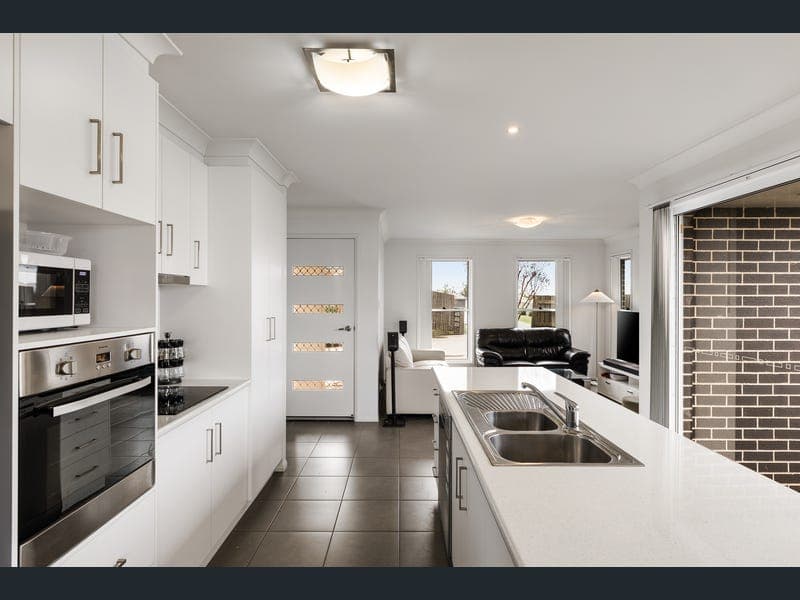 1/23 Furness Court, Kearneys Spring — photo 1 of 5