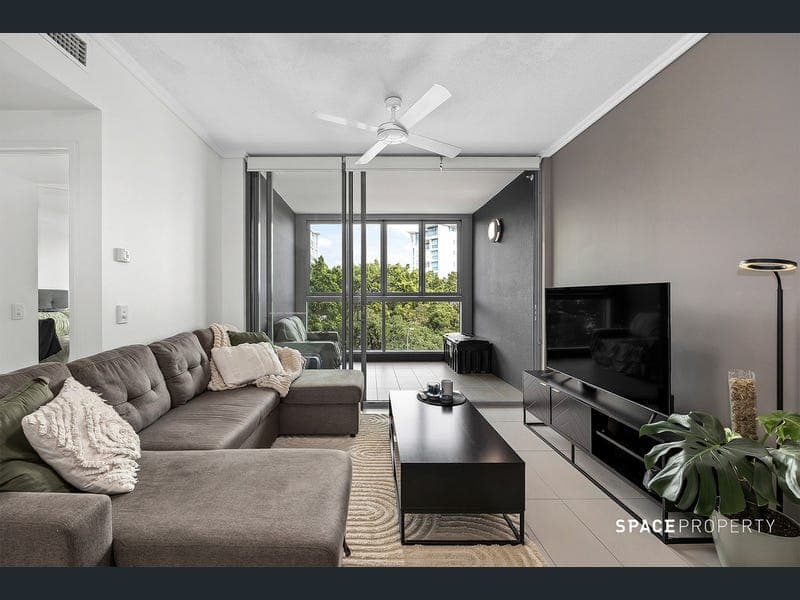 30311/2 Harbour Road, Hamilton — photo 1 of 5