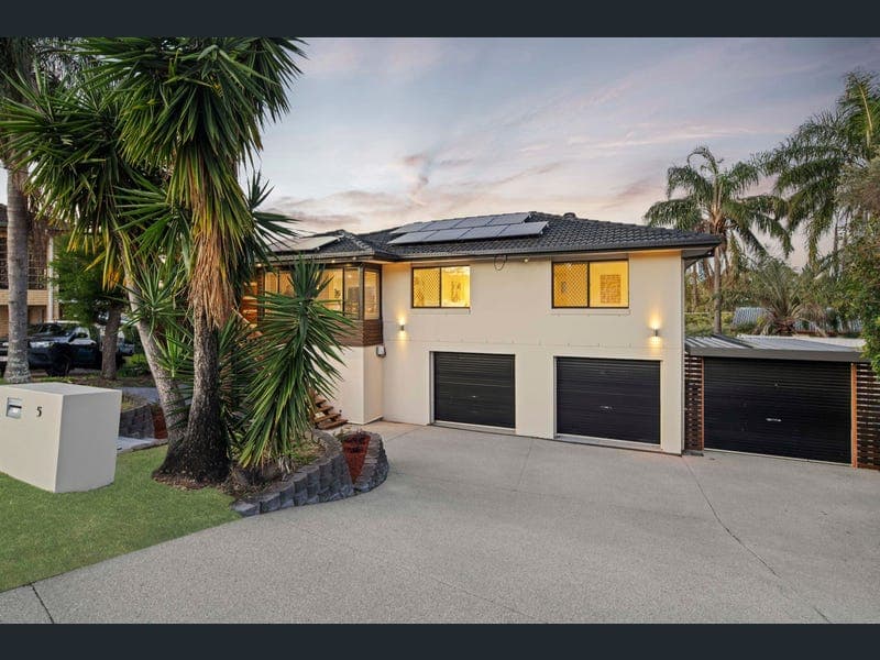 5 Pigeon Court, Birkdale — photo 1 of 5