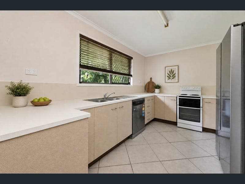 16 Paringa Street, Cranbrook — photo 1 of 5