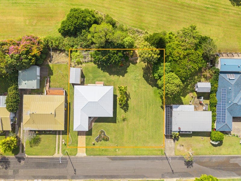 18 Bruce Street, Torquay — photo 1 of 5
