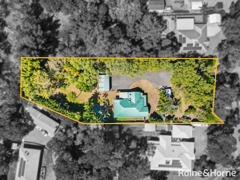 11 Woodlands Lane, Moore Park Beach — photo 1 of 5