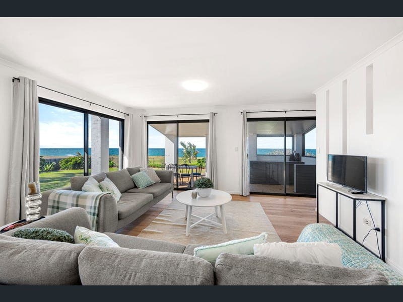 8 Sea Esplanade, Elliott Heads — photo 1 of 5