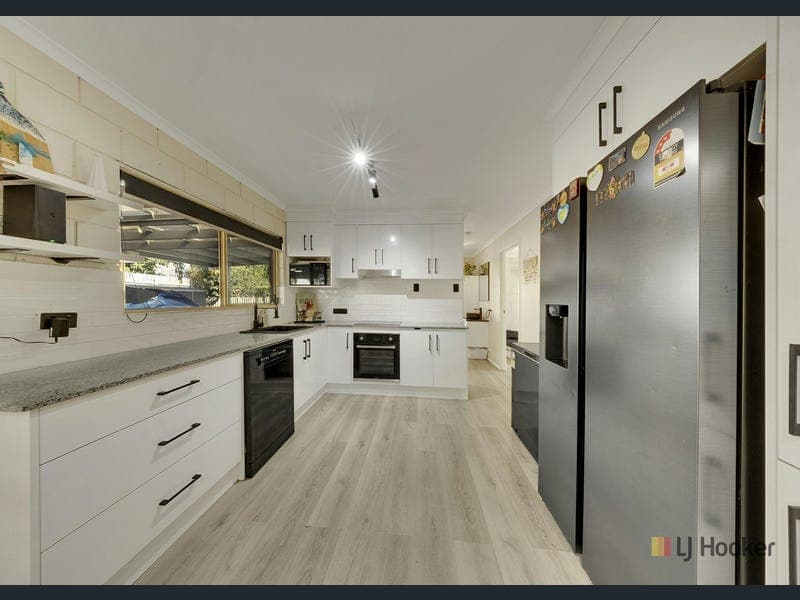 11 Tyson Crescent, Tannum Sands — photo 1 of 5