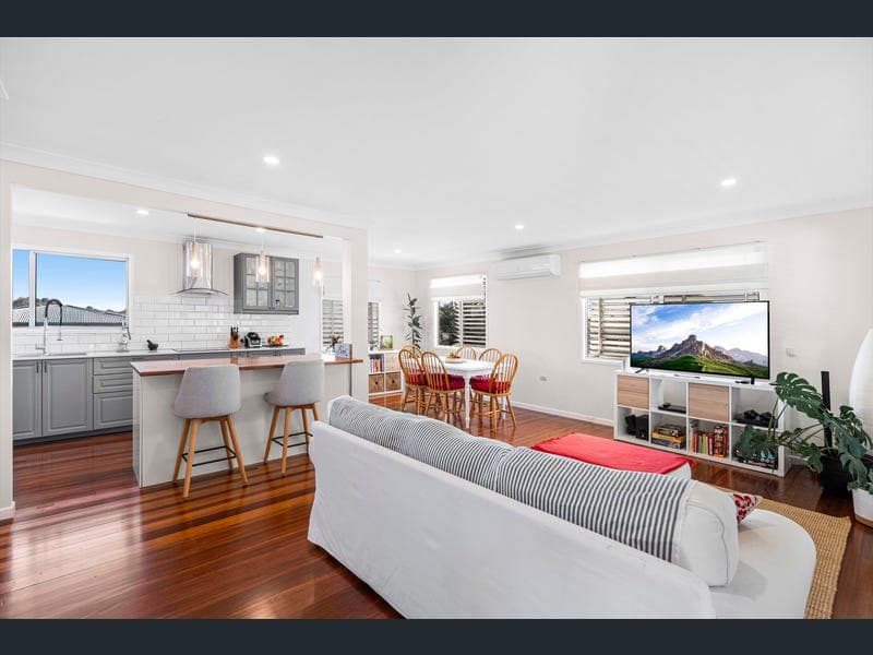 22 Leadale Street, Wynnum West — photo 1 of 5