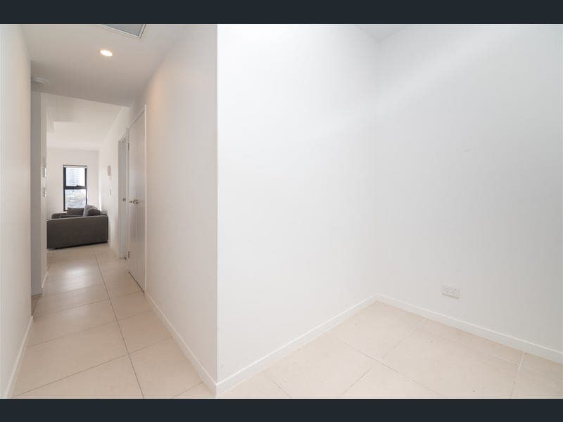 704/11 Andrews Street, Southport — photo 1 of 5