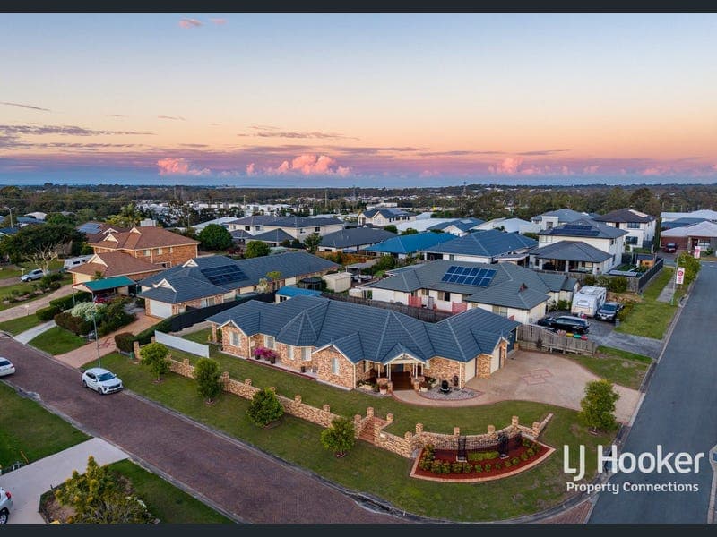 2 Bromley Close, Murrumba Downs — photo 1 of 5