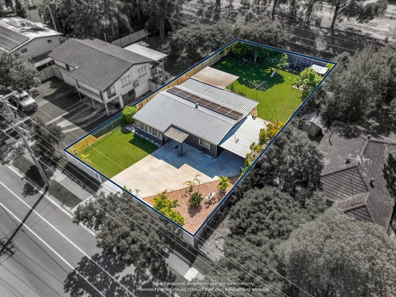 98 Jacaranda Avenue, Logan Central — photo 1 of 5