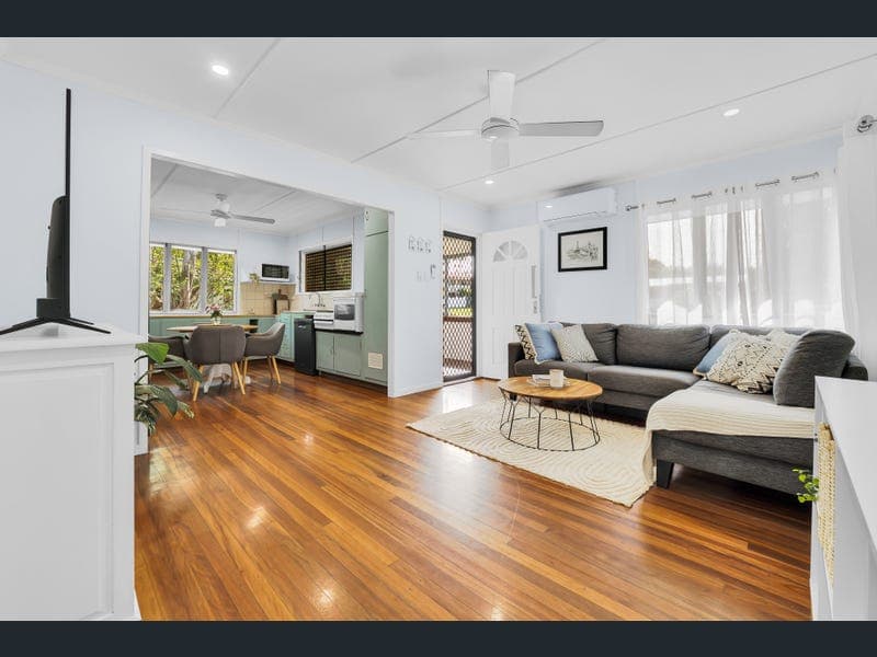74 Roseneath Parade, Wynnum West — photo 1 of 5