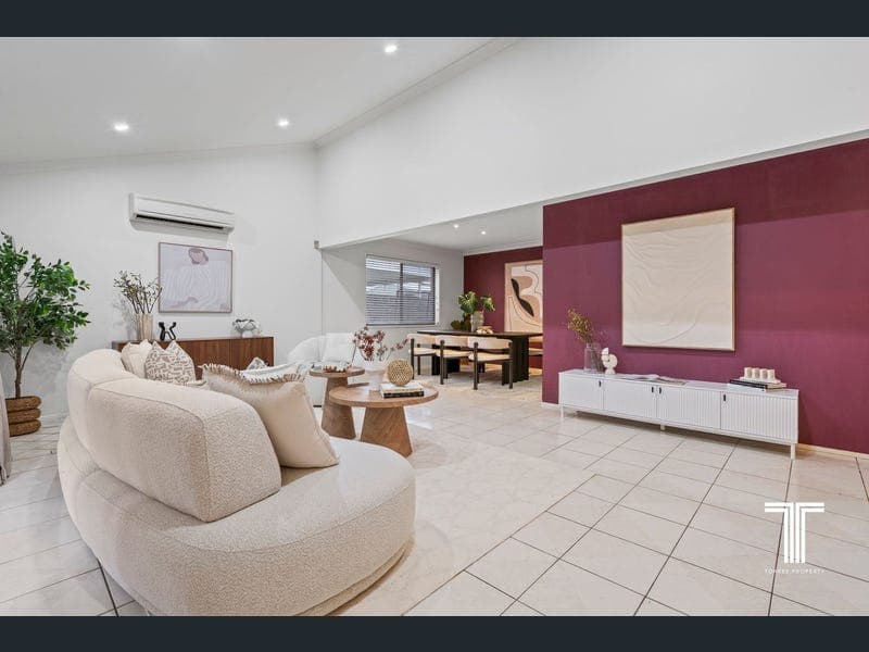 33 Monte Carlo Street, Wishart — photo 1 of 5