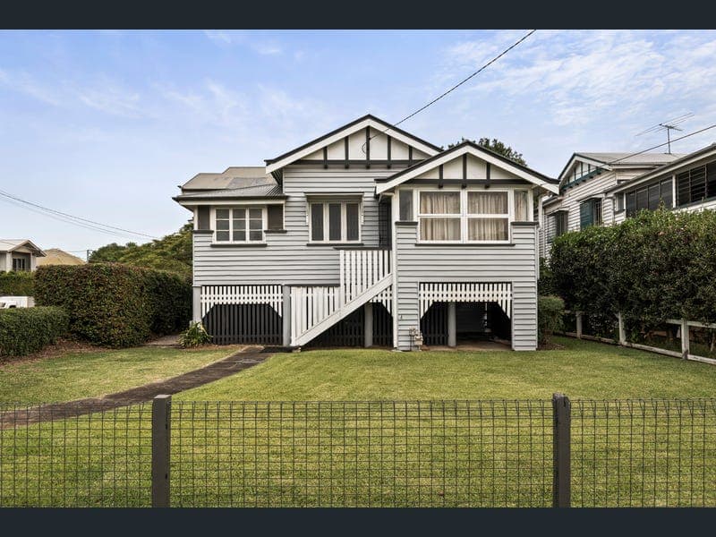 24 Flemington Street, Hendra — photo 1 of 5