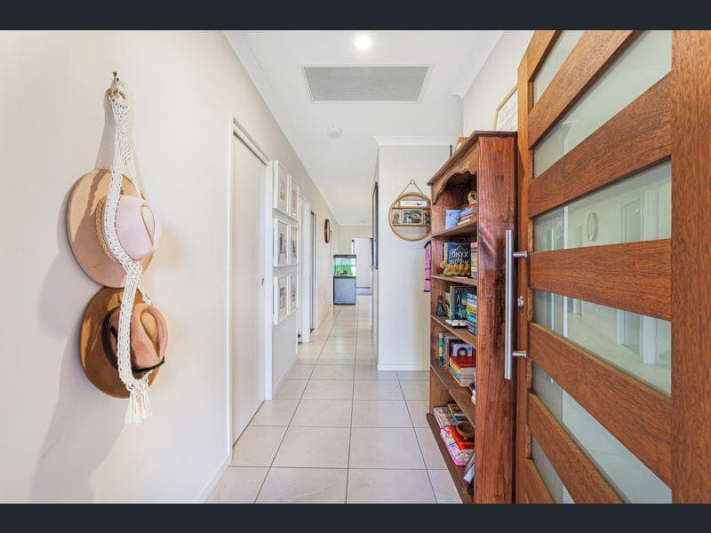 8 Ragusa Way, Ashfield — photo 1 of 5