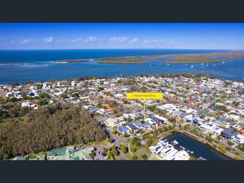 7 Marina View Drive, Pelican Waters — photo 1 of 5