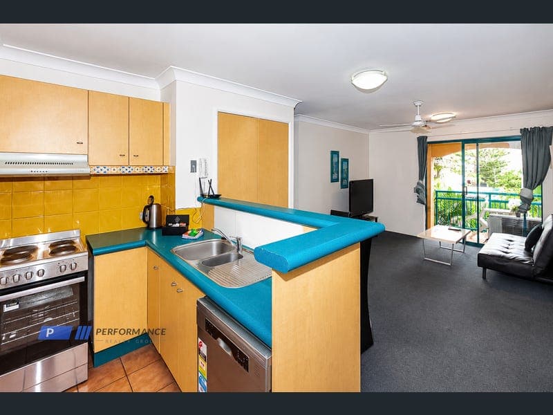 34/20 Anne Avenue, Broadbeach — photo 1 of 5