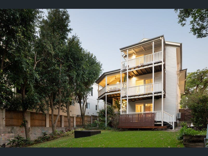 9 Llewellyn Street, New Farm — photo 1 of 5