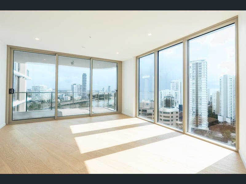 21903/11 Cronin Avenue, Main Beach — photo 1 of 5