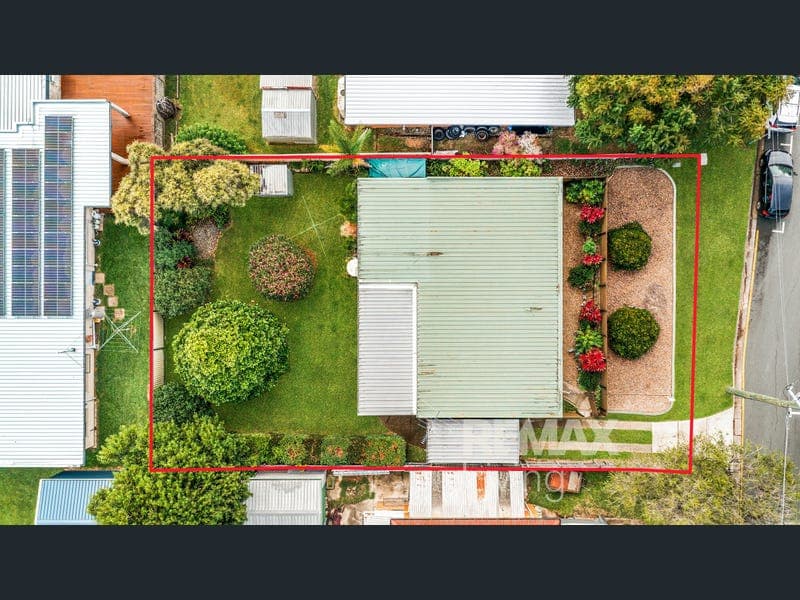 24 Houghton Avenue, Redcliffe — photo 1 of 5