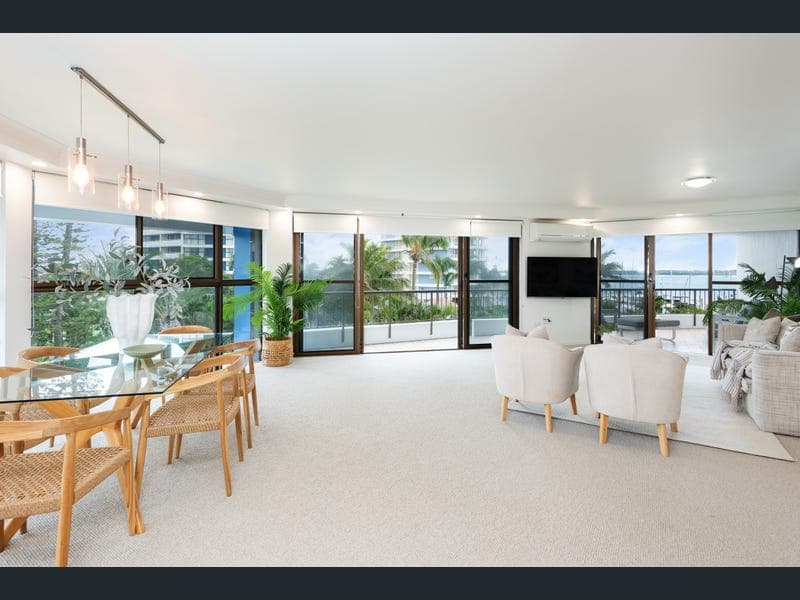 8/17 Bayview Street, Runaway Bay — photo 1 of 5