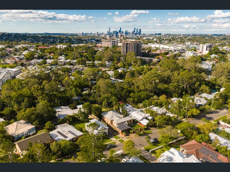 14 Goldieslie Road, Indooroopilly — photo 1 of 5