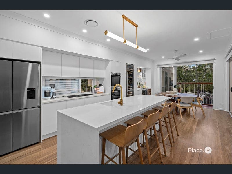 17 Donaldson Street, Norman Park — photo 1 of 5