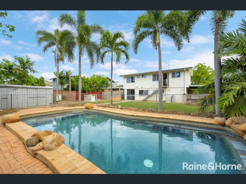 24 Munbilla Drive, Kelso — photo 1 of 5
