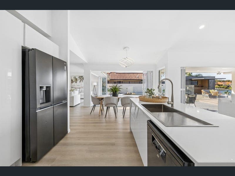 9 Glenwater Crescent, Helensvale — photo 1 of 5