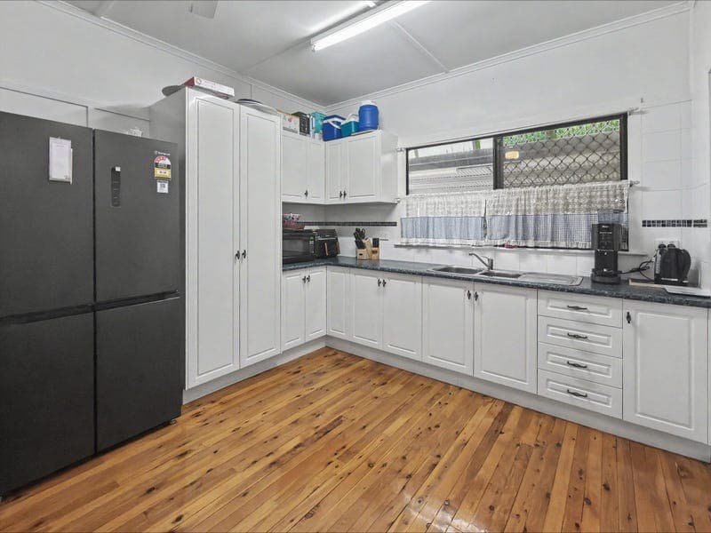 4 Thomas Street, Warwick — photo 1 of 5