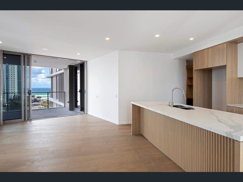 10804/11 Cronin Avenue, Main Beach — photo 1 of 5