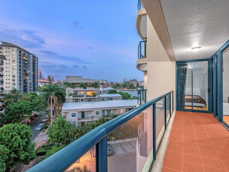 19/8 Goodwin Street, Kangaroo Point — photo 1 of 5