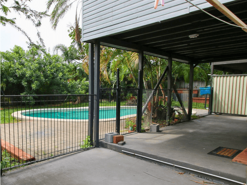 19 Kumbari Avenue, Southport — photo 1 of 5