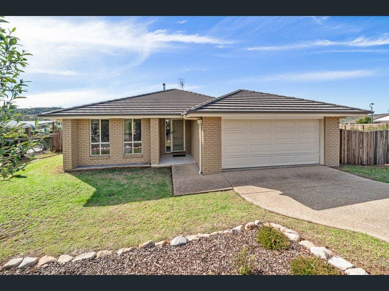 2 Egret Court, Meringandan West — photo 1 of 5