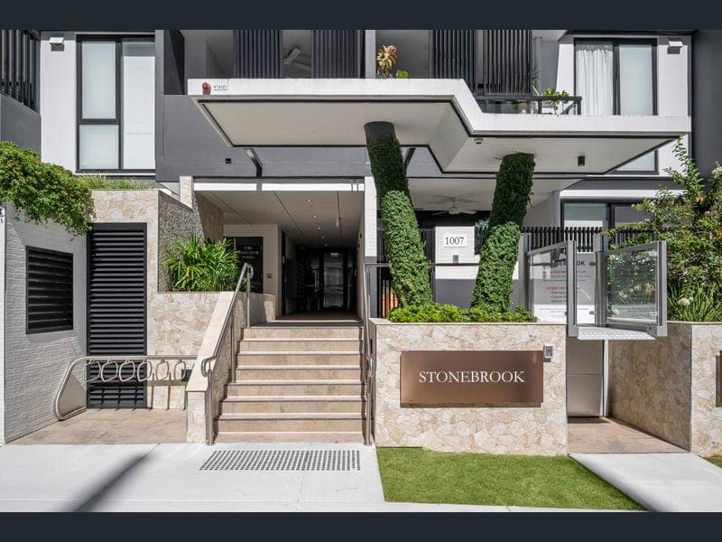 1201/10 Flora Street, Stones Corner — photo 1 of 5