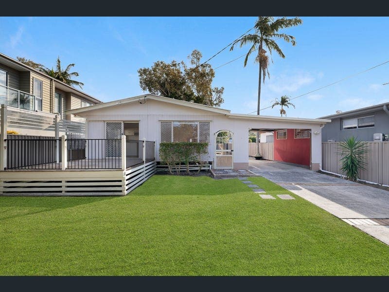 42 Allinga Street, Coombabah — photo 1 of 5