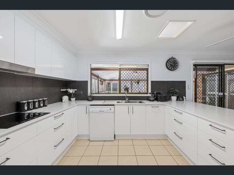 677 Trouts Road, Aspley — photo 1 of 5