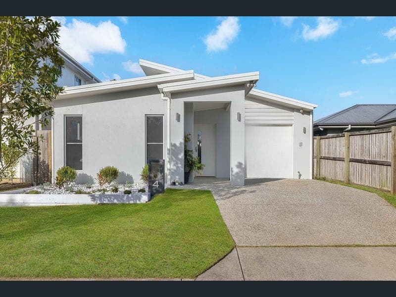 4 Jacana Close, Palmview — photo 1 of 5