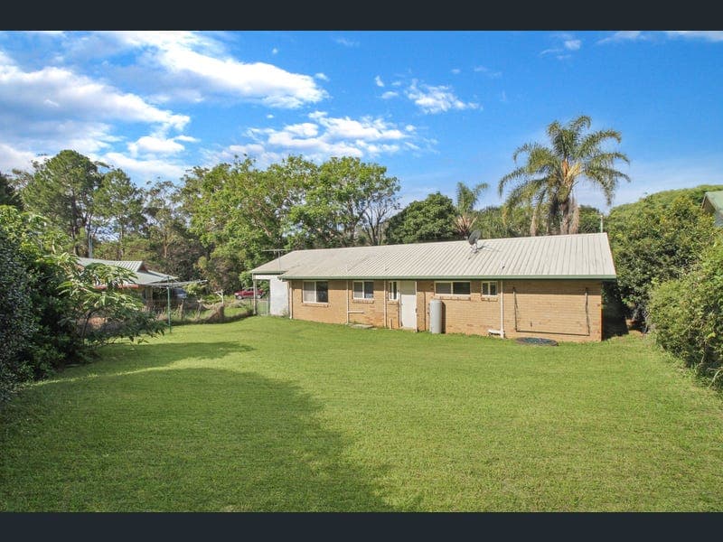 13 Lemontree Dr, Macleay Island — photo 1 of 5