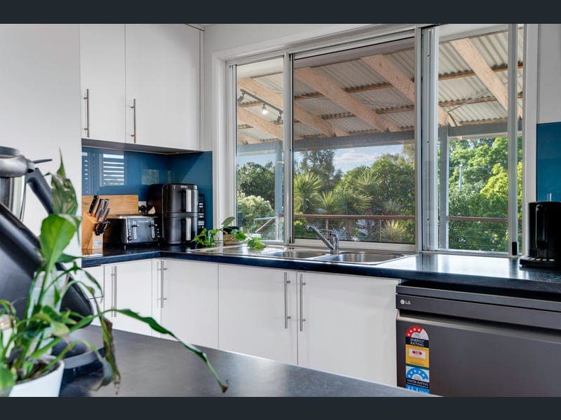 17 Thornburgh Street, Oxley — photo 1 of 5