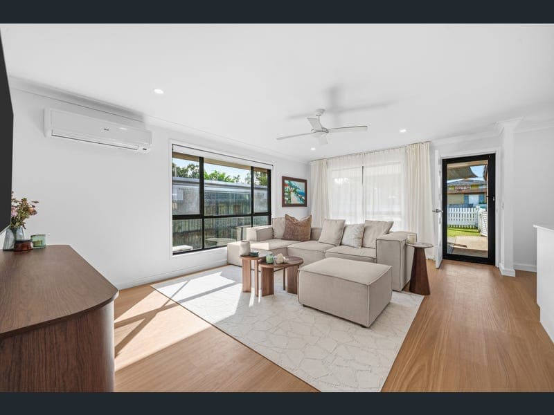 18 Medika Street, Runaway Bay — photo 1 of 5