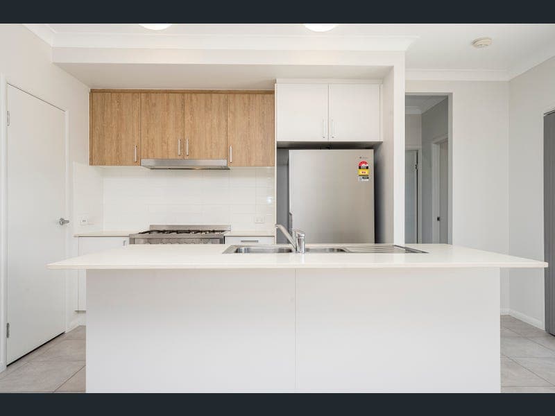 8 Friary Street, Shaw — photo 1 of 5