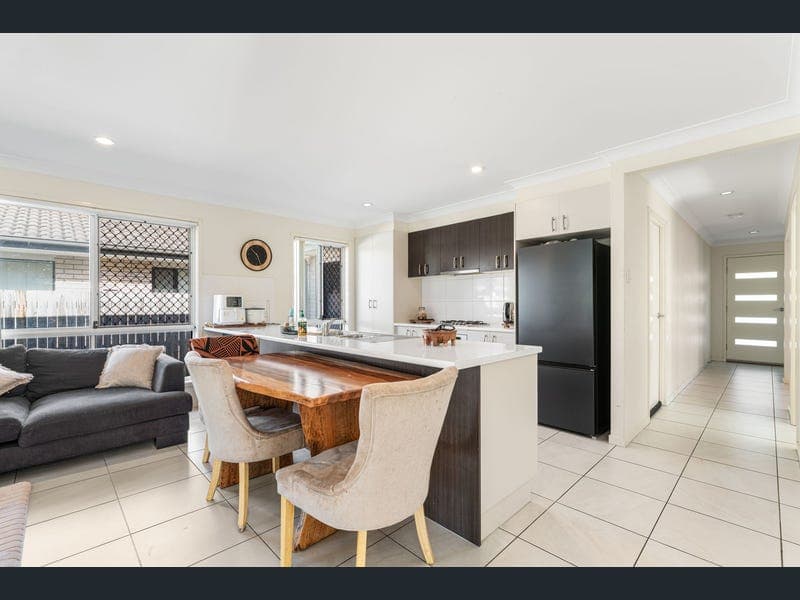 101 Cordeaux Crescent, Redbank Plains — photo 1 of 5