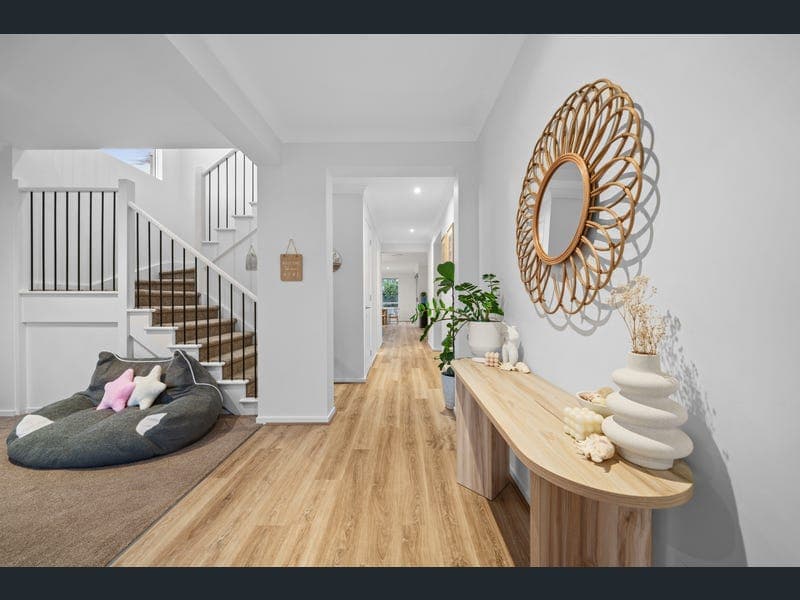 1 Leafy Close, Burleigh Waters — photo 1 of 5