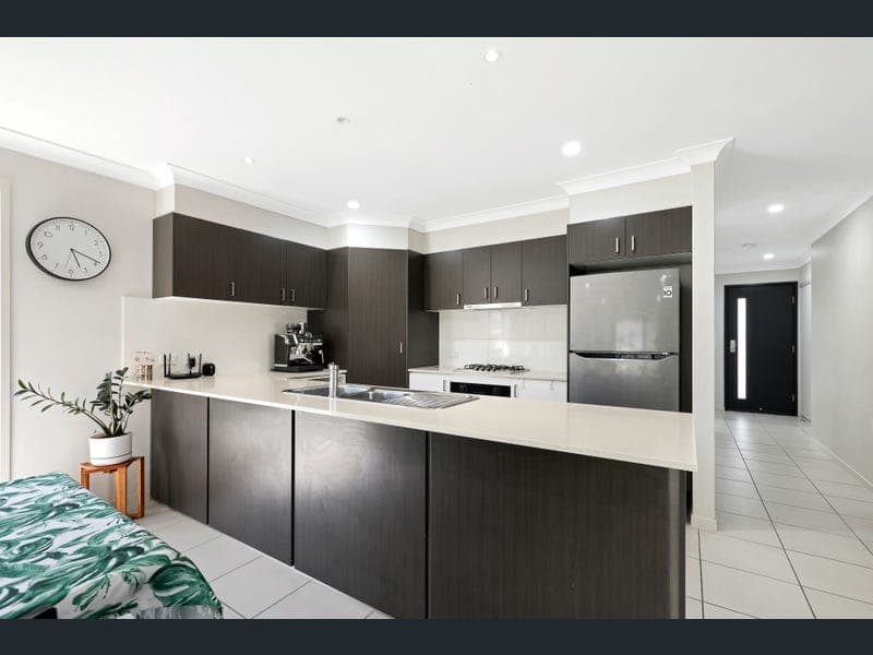 6 Pacific Place, Pacific Pines — photo 1 of 5