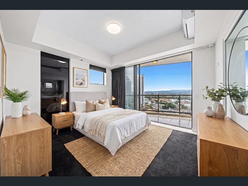 1306/2865 Gold Coast Highway, Surfers Paradise — photo 1 of 5