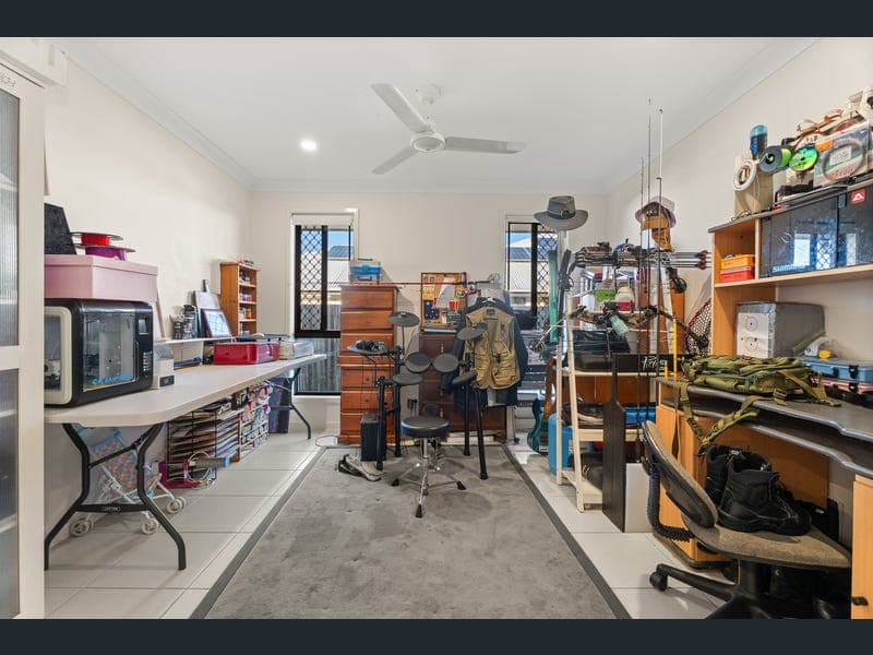 15 Lillee Court, Urangan — photo 1 of 5