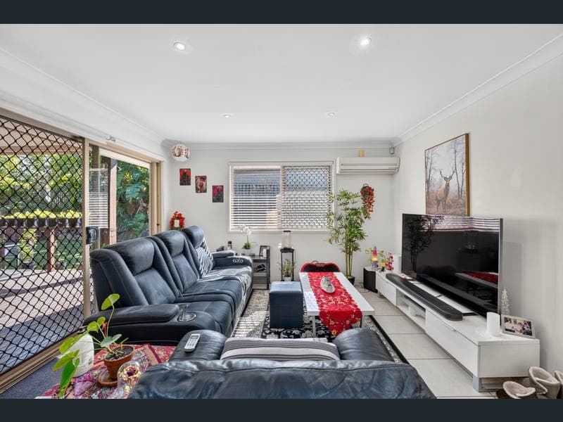 18 Swordgrass Court, Kallangur — photo 1 of 5