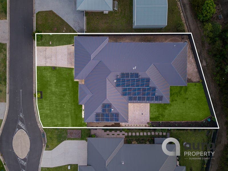 17 Pine Edge Drive, Landsborough — photo 1 of 5
