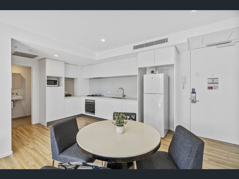 305/9 Norfolk Avenue, Surfers Paradise — photo 1 of 5