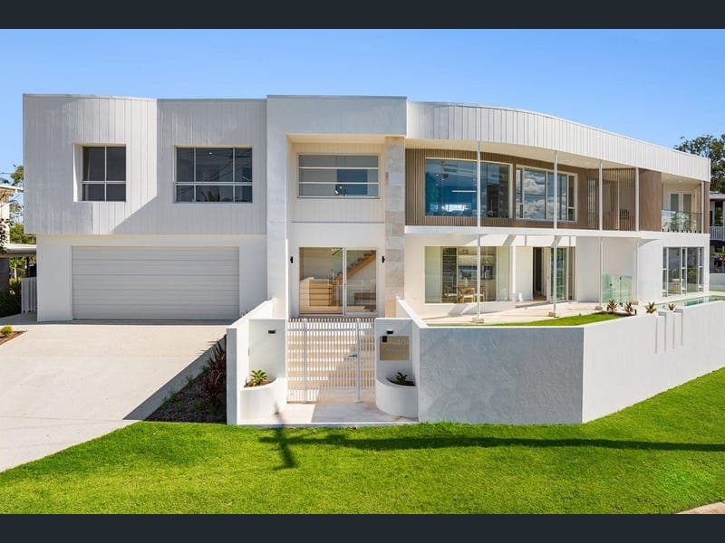 10 Crescent Avenue, Hope Island — photo 1 of 5